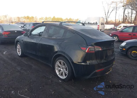 2023 Tesla Model Y Awd/Long Range Dual Motor All-Wheel Drive z USA, uszkodzony, nr VIN 7SAYGDEE1PF853810